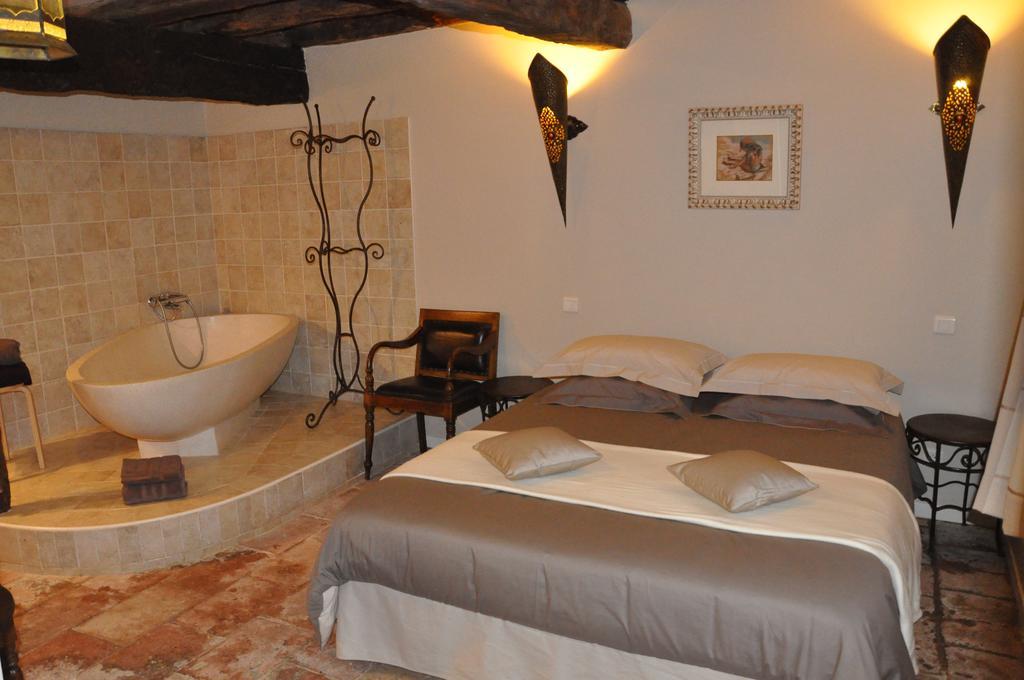 Le Lac De Crivito Bed & Breakfast Caraman Room photo